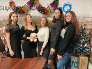 Участницы группы поддержки ФК «Сатурн» на базе студии V-Pantera Dance