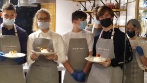 Воспитанник Быковского центра содействия семье и детям принял участие в кулинарном мастер-классе Аркадия Новикова