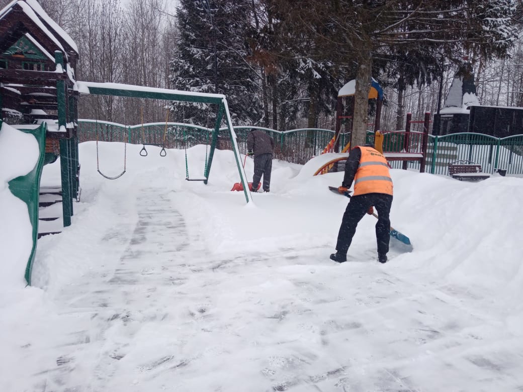 Детская площадка в Вялках.