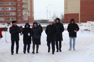 Роман Теюшков проверил ход строительства школы на Молодежной в Раменском