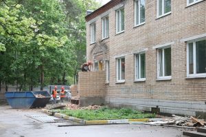 Работы по реконструкции Удельнинской поликлиники идут полным ходом