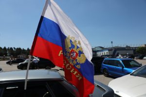 На парковке стадиона «Сатурн» прошёл автомобильный флешмоб «Спасибо врачам!»