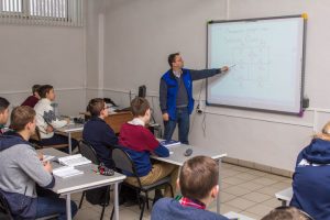 Около трех тысяч педагогов колледжей и техникумов Подмосковья начнут получать выплату с 1 сентября