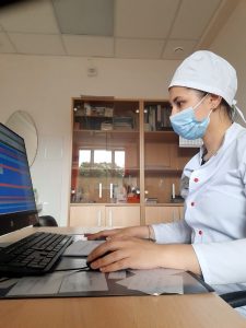 Студенты помогают проводить вакцинацию