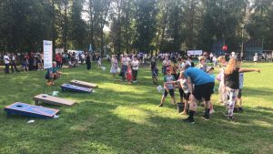 Жители Воскресенска учились разделять отходы с помощью необычной экологической игры ЭкоКорнХол