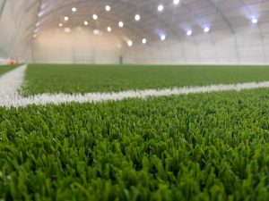 В футбольном манеже «Авангарда» заменили искусственное покрытие