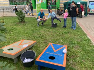 В Люберцах учились раздельному сбору с помощью необычной игры ЭкоКорнХол