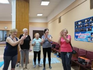 Виктор Неволин пожелал доброго утра участницам программы «Активное долголетие»