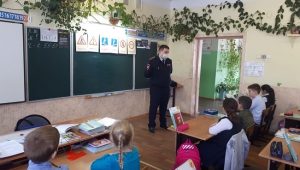 Школьникам Рыболовской школы напомнили о правилах безопасности на дороге