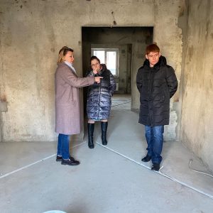 В Островцах проинспектировали помещение под мини детский сад