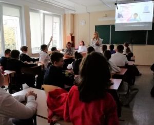 Студенты медколледжа провели лекцию об опасности бешенства для учеников Гимназии №2