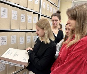 Экскурсию для студентов провели в Раменском архиве