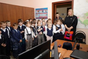 Ученики 1 «Б» класса Юровской школы посетили Кузнецовский пункт полиции