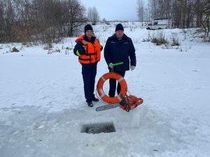 Спасатели ГКУ МО «Мособлпожспас» рассказали, чем опасен холодовый шок для провалившегося под лед