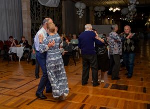 «Праздничный танцевальный вечер» для участников программы «Активное долголетие» проведут в ДК «Победа»