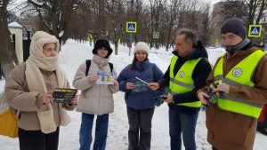 Сотрудники Рамавтодора напомнили жителям о безопасности на дороге