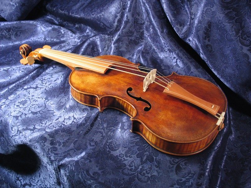 Скрипка деревянная