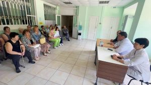 В округе продолжаются встречи раменских врачей с населением