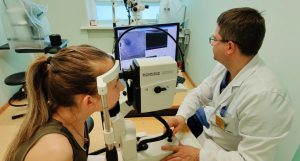 Раменские врачи восстановили зрение 27-летней девушке, ослепшей после того, как подняла ребенка на руки