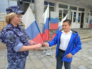 Сотрудники вневедомственной охраны присоединились к празднованию Дня российского флага