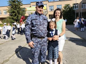 Росгвардейцы обеспечили безопасность во время школьных линеек