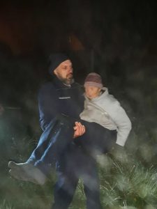 Сотрудники «Мособлпожспас» в Раменском округе спасли 90-летнюю женщину, упавшую в канаву