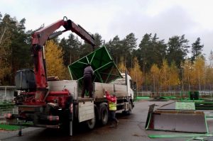 В Островцах приступили к реконструкции хоккейной площадки
