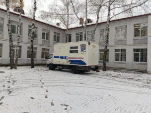 Более 50 учащихся Раменской школы №8 прошли сегодня обследование в мобильном флюорографе