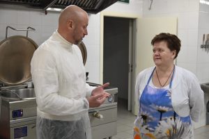 Сергей Демин проверил качество питания в Ильинской школе №26