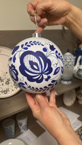 Эксклюзивный новогодний шар появился на свет сегодня на ООО «Объединение Гжель»