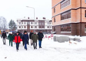 Ход строительных работ проинспектировали в ЖК «Березовая роща»