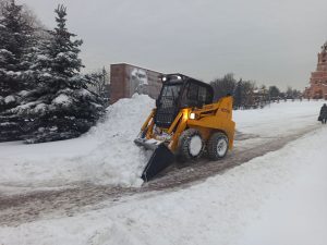Дорожные и коммунальные службы округа ликвидируют последствия снегопада