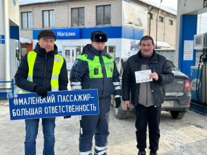 Посетителям АЗС напомнили о правилах перевозки детей