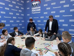 «Единая Россия» провела акцию «Открытка солдату», приуроченную ко Дню защитника Отечества