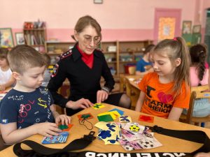 Госавтоинспекторы провели мастер-класс в детском саду