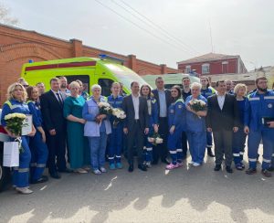 Единороссы поздравили работников скорой медицинской помощи с профессиональным праздником