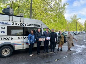 Члены фракции «Единая Россия» и партийные активисты провели акцию «Парад у дома ветерана»