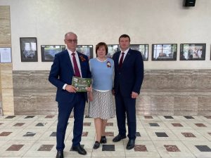 Партактив посетил презентацию книги Ольги Неаполитанской «Наши: боевое братство»