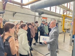 «Единая Россия» организовала экскурсию по котельной в микрорайоне Холодово для старшеклассников СОШ №5