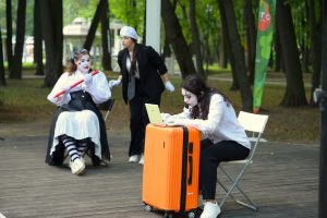 Театральный коллектив из ДК им. Воровского  показал свою постановку в парке-усадьбе «Кривякино»