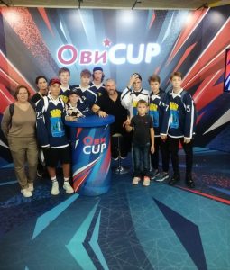 Юным воспитанникам спортивной школы «Раменское» в День физкультурника подарили необычный презент — билеты на хоккейный турнир Александра Овечкина 