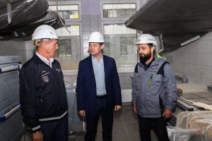 Секретарь местного отделения партии «Единая Россия» Эдуард Малышев проинспектировал ход строительства новой школы