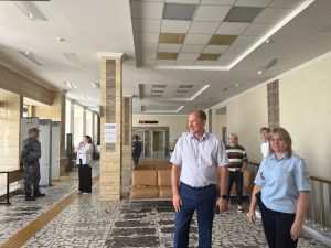 Депутат Московской областной думы Игорь Коханый в заключительный день голосования проинспектировал избирательные участки в Раменском округе