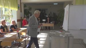 Почетный гражданин Раменского городского округа Юрий Александрович Липатов сделал свой выбор на избирательном участке в Дергаевской школе №23