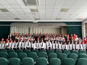 Председатель Совета сторонников партии «Единая Россия» Юлия Щукина приняла участие в открытии Парты Героя в память о Георгии Калошине