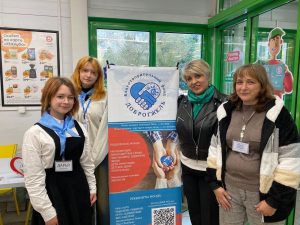 5 октября на п. Гжельского кирпичного завода в магазине Пятерочка прошла очередная благотворительная акция «Продукты в помощь». Наиболее заметной персоной мероприятия стала Галина Николаевна Голинкова.