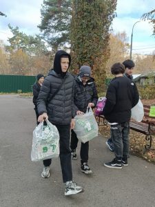 Вторая в этом году экологическая акция по сбору вторсырья прошла на территории Удельнинского центра внешкольной работы