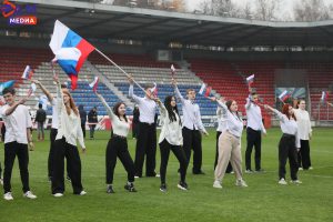 Флэшмоб Молодой гвардии «Единой России» провели на стадионе «Леон Арена» в Раменском в преддверии Дня народного единства
