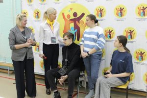 Курс на поправку: подопечный благотворительного фонда «Дари свет» встретился с учениками Ильинской школы №26