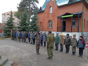 Курсанты ВПК «Высота» при воскресной школе Казанского храма провели школьные каникулы с пользой